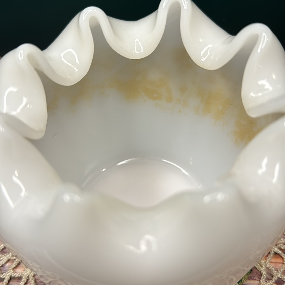 Lot of Milkglass- Anchor Hocking, Fenton, Imperial Glass - Picture 4 of 6